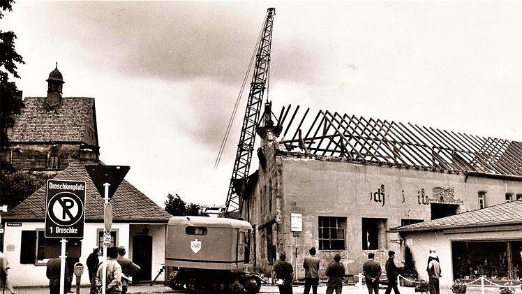 Im Jahr 1967 wurde auch die Brauerei Koch abgerissen. Das Kaufhaus Weka konnte nun erweitert werden. Repro: Gerd Fleischmann
