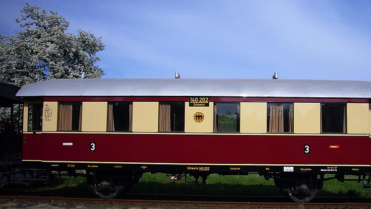 Führung im historischen Eisenbahnwaggon