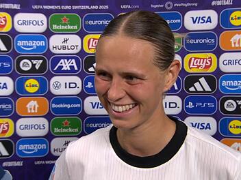 Klara Bühl wurde nach dem Spiel emotional: "Deshalb hatte ich so viel Energie auf dem Platz", kommentierte sie einen besonderen Glücksbringer.