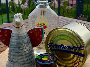 Eine Auswahl verschiedener Produkte aus Burkardroth: Die Möglichkeiten, diese für einen Geschenkkorb mit weiteren Erzeugnissen aus Nüdlingen, Oberthulba und Bad Bocklet zu kombinieren, sind groß. Jedoch müssen zunächst noch einige Unklarheiten beseitigt werden. Foto: Kathrin Kupka-Hahn