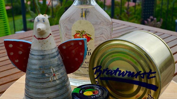 Eine Auswahl verschiedener Produkte aus Burkardroth: Die Möglichkeiten, diese für einen Geschenkkorb mit weiteren Erzeugnissen aus Nüdlingen, Oberthulba und Bad Bocklet zu kombinieren, sind groß. Jedoch müssen zunächst noch einige Unklarheiten beseitigt werden. Foto: Kathrin Kupka-Hahn