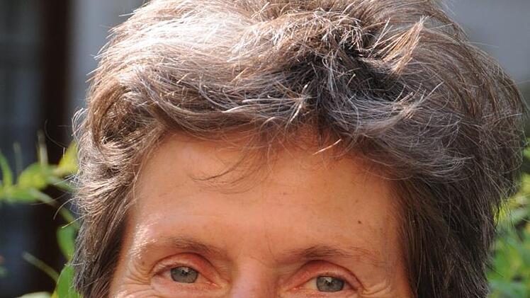 Johanna Thomack (58): Die Diplom-Sozialpädagogin und Fachtherapeutin für Psychotherapie  arbeitet seit der Gründung vor 25 Jahren im Coburger  Awo-Mehrgenerationenhaus  "Treff am Bürglaßschlösschen",  dem   auch eine Fachstelle für pflegende Angehörige angegliedert ist. Diese  Fachstellen unterstützen  Familien unter anderem mit psychosozialer Beratung. Bayernweit gibt es derzeit etwa 100 solche Stellen. Sie sind   beispielsweise bei der  Awo, der Caritas und der Diakonie zu finden.  Foto: Na...