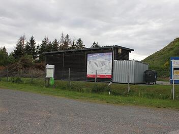 Bisher konnten die Bürger von Tettau und Nordhalben ihr Grüngut auf den landkreiseigenen Deponien in ihren Gemeinden entsorgen. Nun soll damit bald Schluss sein.  Das Bild zeigt die Deponie in Tettau auf dem Wildberg. Foto: Veronika Schadeck
