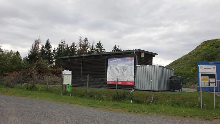 Bisher konnten die Bürger von Tettau und Nordhalben ihr Grüngut auf den landkreiseigenen Deponien in ihren Gemeinden entsorgen. Nun soll damit bald Schluss sein.  Das Bild zeigt die Deponie in Tettau auf dem Wildberg. Foto: Veronika Schadeck