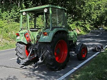 Auto gegen Traktor: Auf der B470 hat sich nahe Ebermannstadt in der Fr&auml;nkischen Schweiz ein schwerer Unfall ereignet. Symbolfoto: NEWS5 / Herse