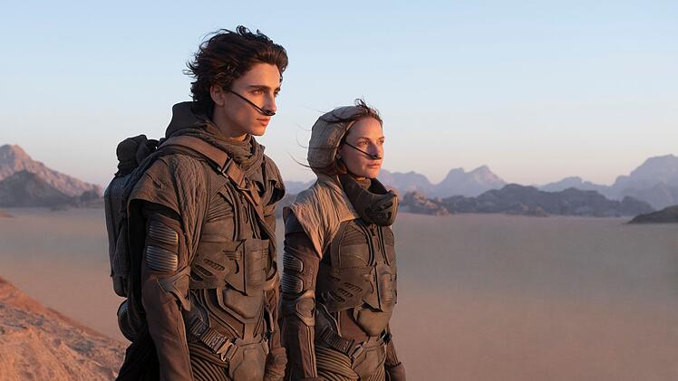 Aus einem der besten Sci-Fi-Romane überhaupt machte Regisseur Denis Villeneuve einen der besten Sci-Fi-Filme der letzten Jahre: "Dune" (Bild, mit Timothée Chalamet und Rebecca Ferguson) wurde ein Welterfolg.