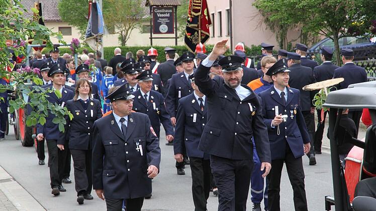 Groß war der Auftrieb beim Willersdorfer Festumzug. Fotos: Erlwein