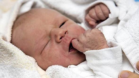In der Heiligen Nacht wurde die kleine Marlene Wenzel im Lichtenfelser Klinikum geboren. Über ihre Geburt freuen sich ihre Eltern Eva Wenzel und Michael Brunn.