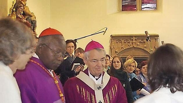Kardinal Philippe Ouédraogo und Erzbischof Ludwig Schick eröffneten mit einem Gottesdienst in der Kronacher Stadtpfarrkirche die Misereor-Fastenaktion im Erzbistum. Fotos: Heike Schülein