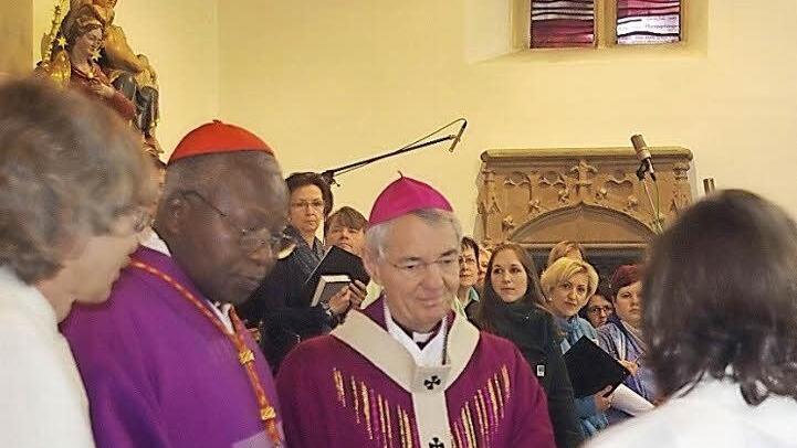 Kardinal Philippe Ouédraogo und Erzbischof Ludwig Schick eröffneten mit einem Gottesdienst in der Kronacher Stadtpfarrkirche die Misereor-Fastenaktion im Erzbistum. Fotos: Heike Schülein