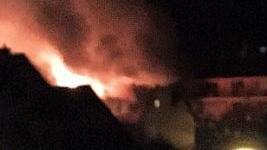 So sahen Nachbarn den Brand von ein paar Straßen weiter.  Foto: TPPeter
