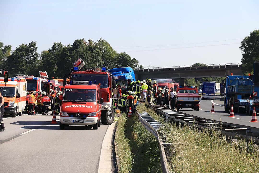 Lkw-Unfall bei Schweinfurt: Es geht um Leben und Tod - und die Rettungsgasse bleibt dicht