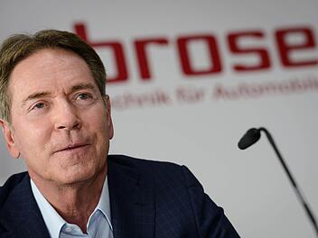 Michael Stoschek (Bild), Aufsichtsratsvorsitzender von Brose Bamberg, und Geschäftsführer Rolf Beyer wollen am Donnerstagabend alle offenen Fragen zur Trennung von Trainer Andrea Trinchieri beantworten. Foto: David Ebener/dpa