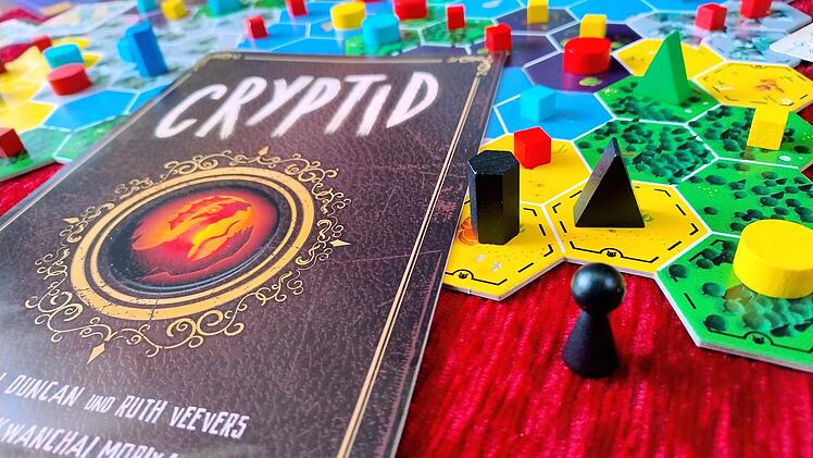 Cryptid im Test - ungewöhnliches Deduktionsspiel für Familien
