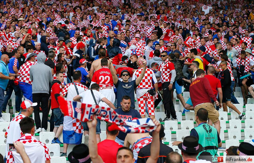 Schwere Fanausschreitungen bei EM-Spiel zwischen Kroatien und Tschechien