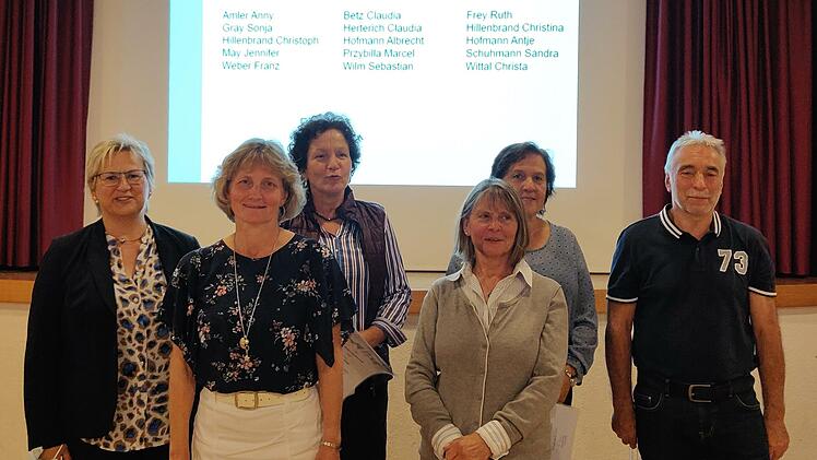 Ehrung für 25 Jahre Mitgliedschaft: (vorne, von links)  Antje Hofmann, Sonja Gray, Thomas Hofmann; (hinten, von links)  Anita Hofmann, Christa Wittal, Ruth Frey.  Foto: Petra Przybilla
