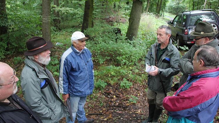 Im Bereich Lützelebern: Wolfgang Gnannt informiert.