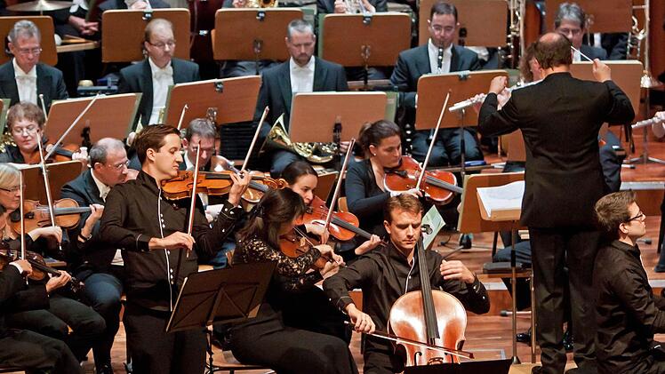 Impressionen vom Sinfoniekonzert des Landestheaters im Coburger Kongresshaus.Foto: Jochen Berger