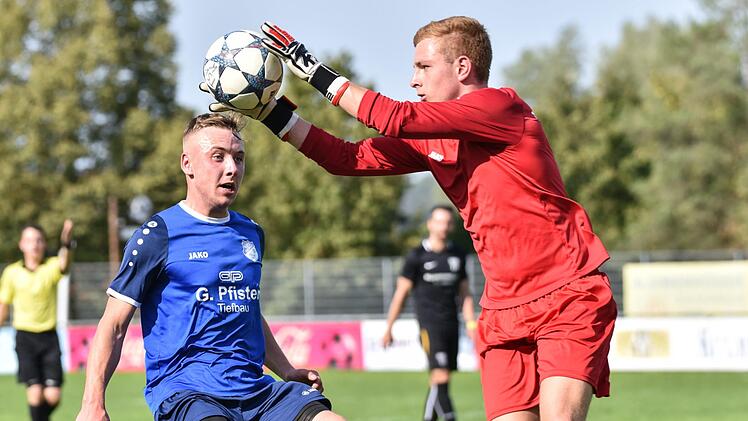Die Generalprobe für den TSV Knetzgau in der Vorwoche ging  daneben. Torwart Felix Schneider musste gegen den FC Oberhaid sieben Gegentreffer hinnehmen.  Gegen die DJK Oberschwappach geht es am Sonntag wieder um Punkte.Ryan Evans