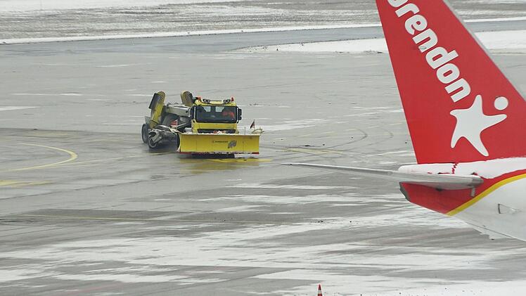 Nürnberg: Glatteis am Airport - Winterdienst hat zum Wochenstart viel zu tun