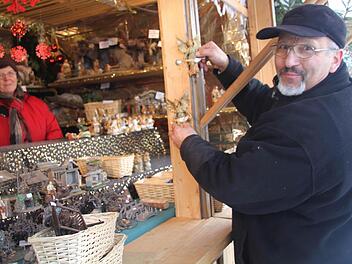 Bei Klaus Kneuer aus Kronach sind Weihnachtskrippen und Figuren zu finden.  Fotos: Gerda Völk