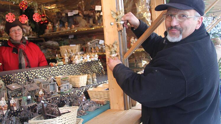 Bei Klaus Kneuer aus Kronach sind Weihnachtskrippen und Figuren zu finden.  Fotos: Gerda Völk