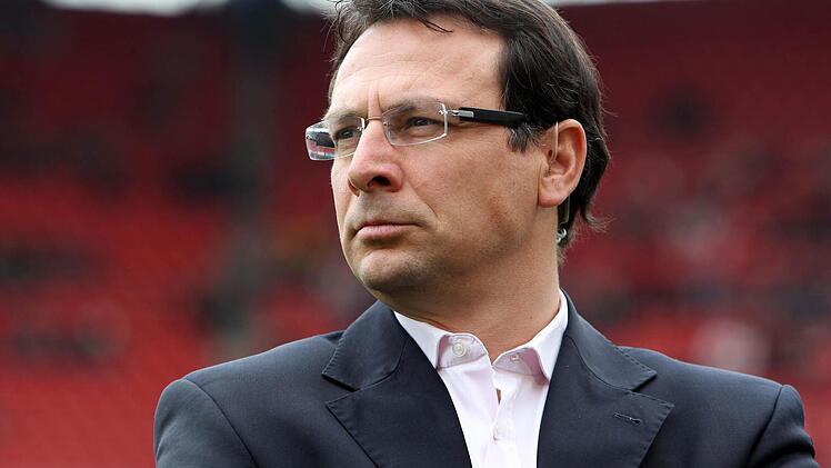 Club-Vorstand und Manager Martin Bader hat den Vorfall schwer verurteilt. Der 1. FC Nürnberg distanziert sich von dem Überfall. Foto: dpa