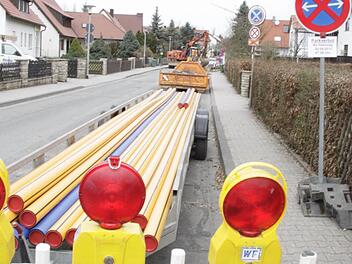 Baustelle Karolingerstraße. Gesperrt seit 2. April. In der ersten Woche kam die Firma nicht. Foto: Roepert