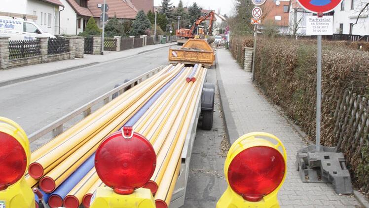 Baustelle Karolingerstraße. Gesperrt seit 2. April. In der ersten Woche kam die Firma nicht. Foto: Roepert
