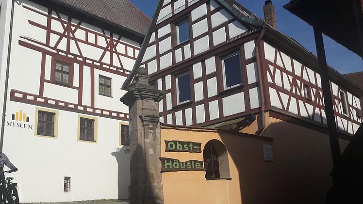 Das "Obsthäusle" gehörte früher zum Spital, wie das Tor noch erkennen lässt. Das Haus ist in Privatbesitz und soll verkauft werden.