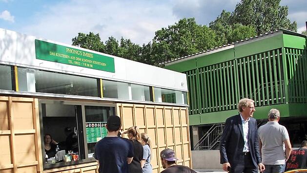 Die Kunden nahmen die beiden Imbisse schon am ersten Tag in Beschlag