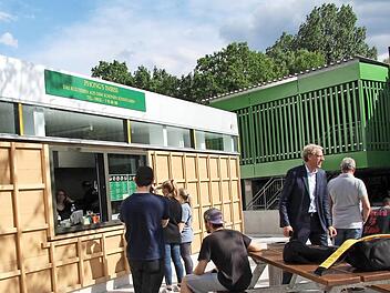 Die Kunden nahmen die beiden Imbisse schon am ersten Tag in Beschlag