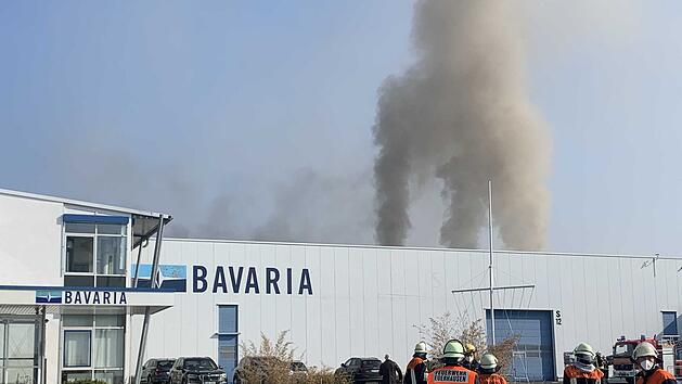 Brand in Fertigungshalle eines Yacht-Herstellers