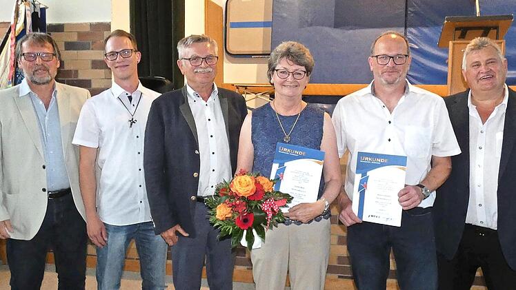 Einige Mitglieder wurden mit den Ehrenzeichen "Gold in Silber" und "Silber" des Bayerischen Turnverbandes ausgezeichnet.
