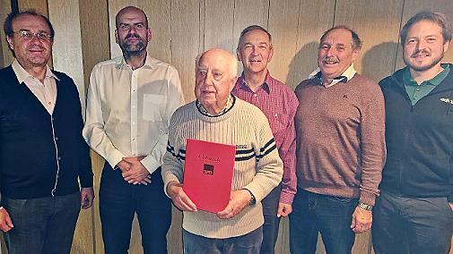 Für 65 Jahre in der SPD wurde Rudolf Mayer geehrt. Mit im Bild von links: Kreisverbandsvorsitzender Ralf Pohl, Vorsitzender Fabian Kraus, Zweiter Vorsitzender Reiner Schwarz, Kassier und Gemeinderat Matthias Hopf und Steve Huse.