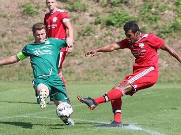 Bryan Weiß (rechts) ist die Hoffnung im Sturm des FSV. Foto: R. Naumann
