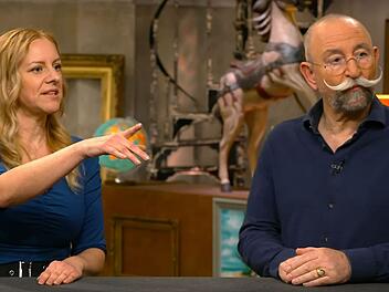 "Ihr habt hier sehr interessante, schöne Sachen mitgebracht", leuchteten Horst Lichters Augen, als er die Raritäten entdeckte. Der "Bares für Rares"-Expertin Annika Raßbach ging es nicht anders.