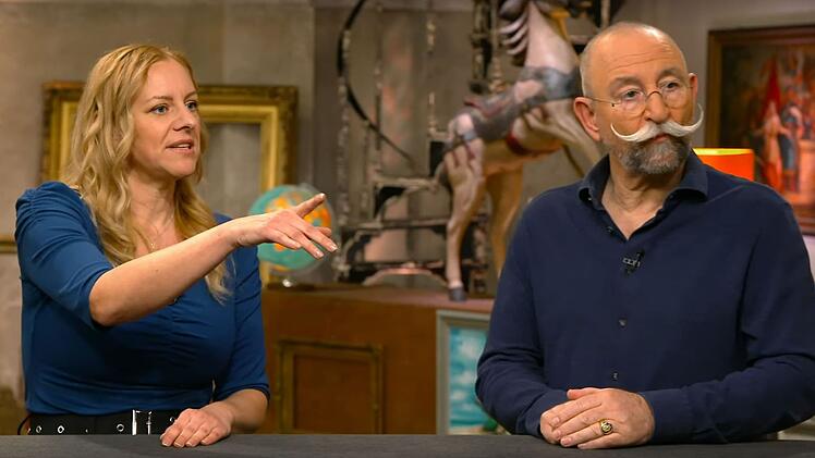 "Ihr habt hier sehr interessante, schöne Sachen mitgebracht", leuchteten Horst Lichters Augen, als er die Raritäten entdeckte. Der "Bares für Rares"-Expertin Annika Raßbach ging es nicht anders.