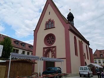Frisch renoviert erstrahlt die St. Elisabethenkirche pünltlich zur Sandkerwa. Foto: Marion Krüger-Hundrup