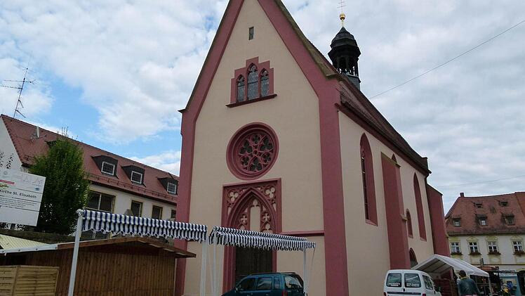 Frisch renoviert erstrahlt die St. Elisabethenkirche pünltlich zur Sandkerwa. Foto: Marion Krüger-Hundrup
