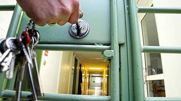 Im Gefängnis sitzt der Kinderschänder nicht. Symbolfoto: Archiv