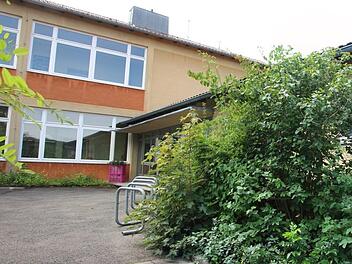 Wenn das BBZ auszieht, soll die Musikschule in das Gebäude in der Schützenstraße in Münnerstadt einziehen. Foto: Heike Beudert