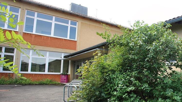 Wenn das BBZ auszieht, soll die Musikschule in das Gebäude in der Schützenstraße in Münnerstadt einziehen. Foto: Heike Beudert