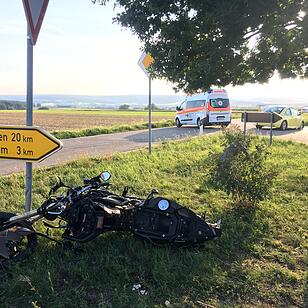 Unfall im Landkreis Weißenburg-Gunzenhausen: Biker übersieht Pkw