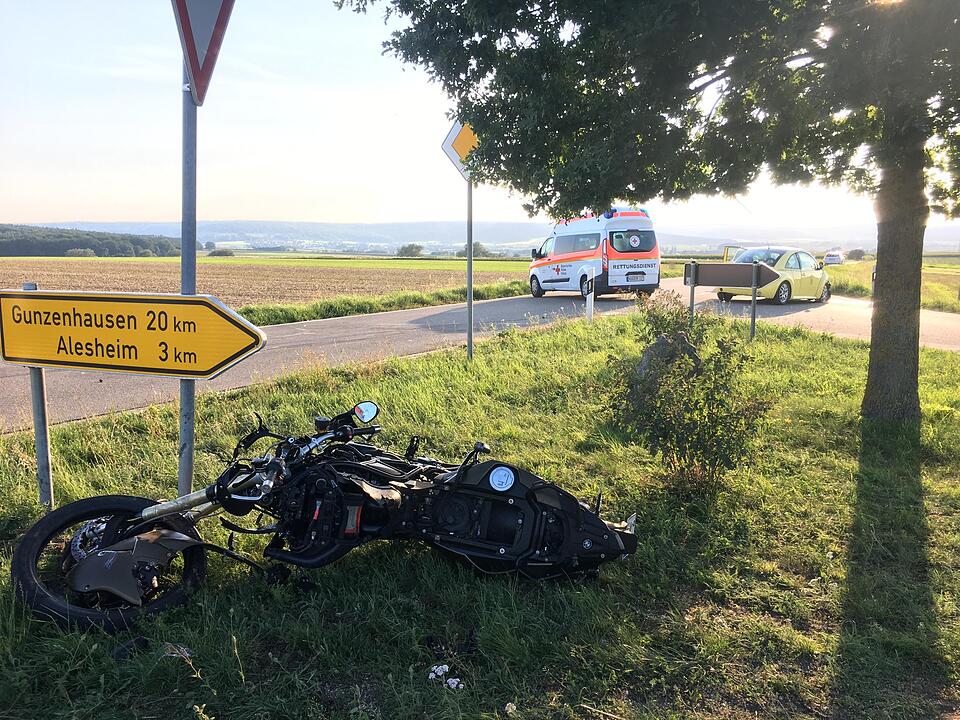 Unfall im Landkreis Weißenburg-Gunzenhausen: Biker übersieht Pkw