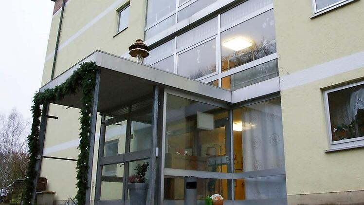 Die Asylbewerber werden im ehemaligen Schwesternwohnheim untergebracht. Doch ein Dach über dem Kopf ist nicht alles. Foto: Arkadius Guzy