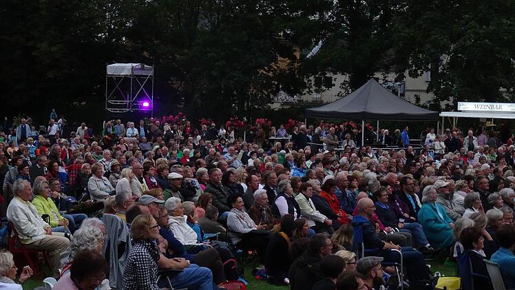 Impressionen vom Open-Air-Konzert im Coburger RosengartenFoto: Jochen Berger