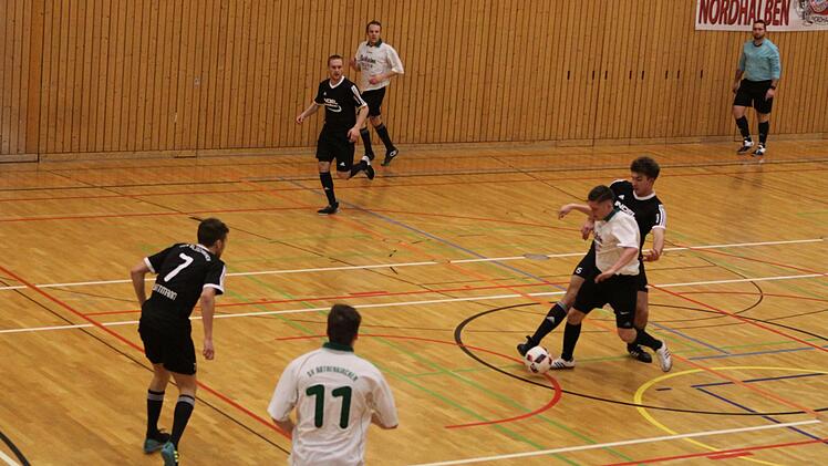 3:1 gewann Gloschberch (schwarz) im Finale gegen den FC Balla Balla. Foto: Michael Wunder