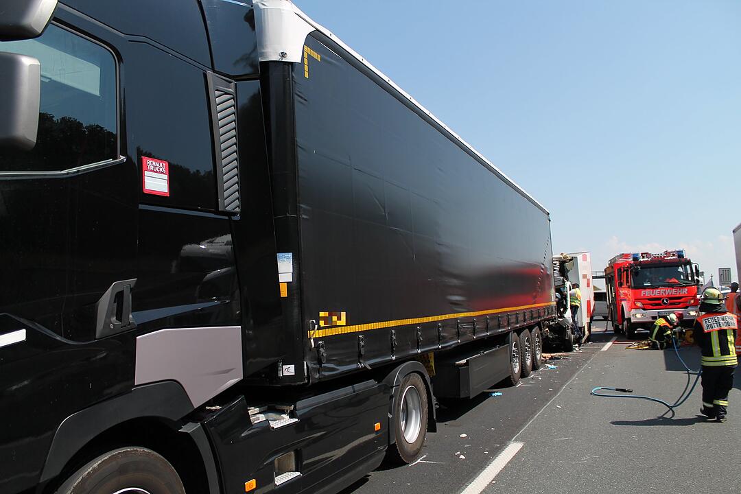 Lkw-Fahrer überlebt Unfall nicht