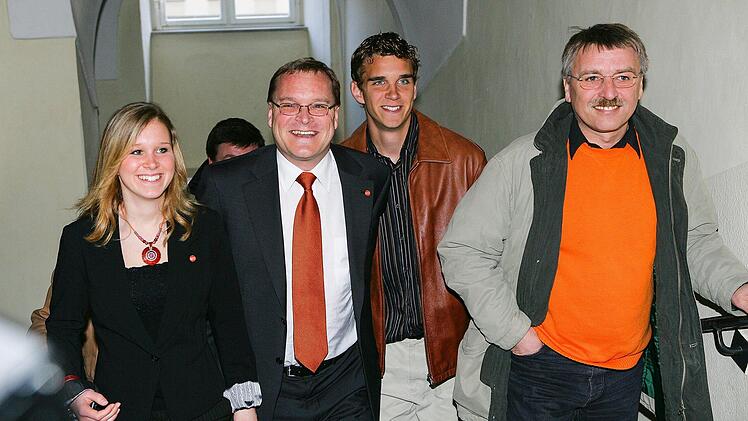 Strahlend und voller Tatendrang: Andreas Starke (Zweiter v.l.) als frisch gewählter Oberbürgermeister im Jahr 2006.  Fotos: Matthias Hoch, Barbara Herbst, Ronald Rinklef